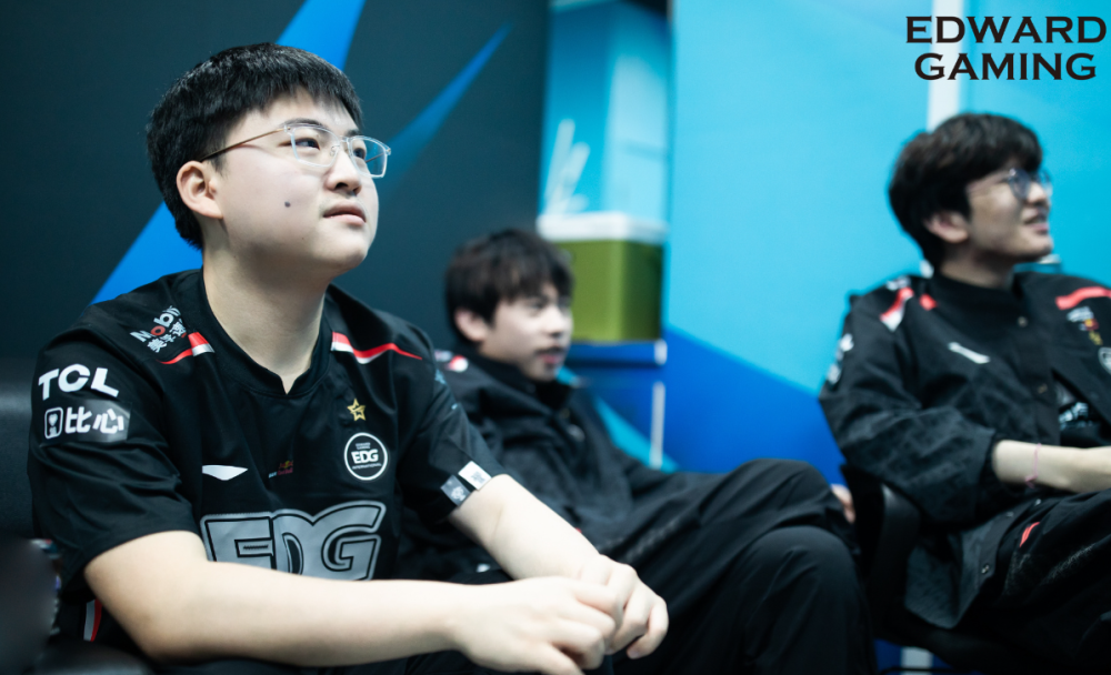 DRX碾压TES,Uzi团战一打五淘汰赛3:1(釜山) DRX碾压TES,Uzi团战一打五淘汰赛3:1(釜山)