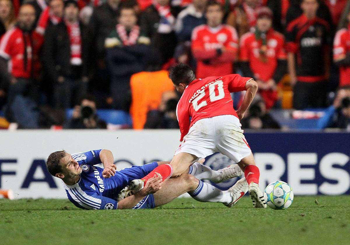 马竞轻取本菲卡,格列兹曼梅开二度德甲 马竞轻取本菲卡,格列兹曼梅开二度德甲